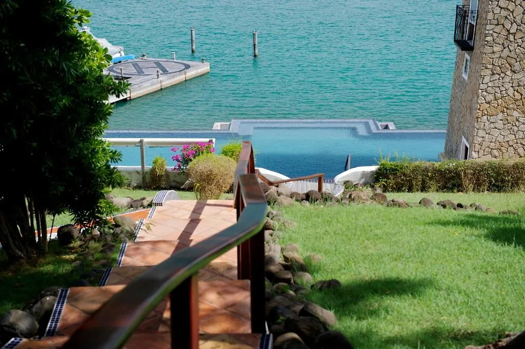 מלון St. George's Mount Hartman Bay Estate